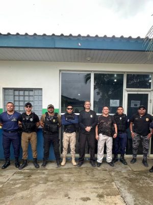 A Polícia Civil do Amazonas (PC-AM), por meio da 41ª Delegacia Interativa de Polícia (DIP) de Urucurituba (a 208 quilômetros de Manaus), com apoio da Policia Militar do Amazonas (PMAM) e Guarda Civil Municipal (GCM), deflagrou a Operação Comunidade Segura e prendeu em flagrante, na última quinta-feira (20), três indivíduos com drogas, arma de fogo e mais de R$ 2,4 mil em espécie. A ação foi realizada na zona rural do município.