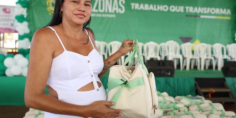 O governador Wilson Lima esteve em Urucurituba (a 208 quilômetros de Manaus) fez, sábado (20), uma série de entregas voltadas ao fortalecimento do setor primário e ao apoio social. As ações contemplaram agricultores familiares, empreendedores e famílias em situação de vulnerabilidade, com repasse de implementos agrícolas, documentos rurais, kits para mototaxistas, cestas de alimentos, kits para bebês, e abertura de linhas de crédito.